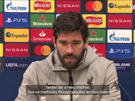 Alisson comemora seu retorno ao Liverpool na Champions. DUGOUT
