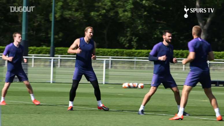 Video Jose Mourinho Oversees Spurs Training Ahead Of Pl Return Besoccer