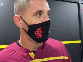 Thiago Neves desembarca em Recife. DUGOUT