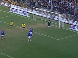 La superbe tête de Vieri contre la Sampdoria. DUGOUT
