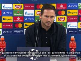 Chelsea goleou o Sevilla na Espanha por 4 a 0, com quatro gols de Olivier Giroud. DUGOUT