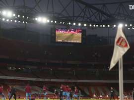 Arsenal beat West Ham 2-1
