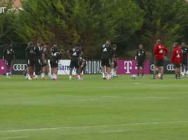 Le stelle del Bayern si preparano per il Barça. Dugout