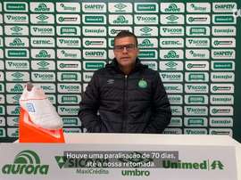 Umberto Louzer expica preparação da Chapecoense. DUGOUT