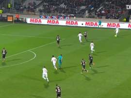 Le but incroyable de Lacazette contre Reims. Dugout