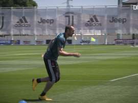 Cristiano Ronaldo a montré une façon unique d'inscrire un panier de Basket. dugout