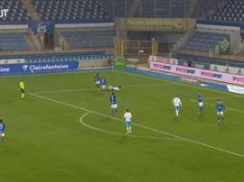 Le but magnifique de Sanson contre Strasbourg. dugout