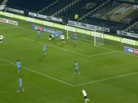VIDÉO : Le premier but de Kazim-Richards avec Derby County. Dugout