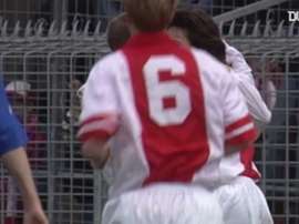 Le bel echainement d'Overmars contre Twente. DUGOUT