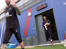 Premier entraînement collectif pour le PSG. dugout