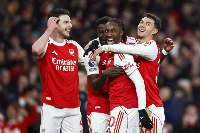 Eze trascina i Gunners con una tripletta storica