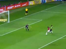 Edenílson corrió de un área a otra. Captura/FOXSports