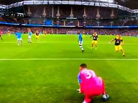 O presente de Ederson que complicou a tarde do City. Captura/DAZN