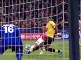 Edson Álvarez anotó su segundo gol en Champions en dos partidos. Captura/beINSports