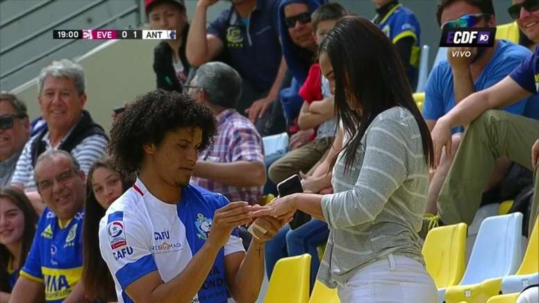 Chilean Player Proposes To Girlfriend As Goal Celebration Besoccer