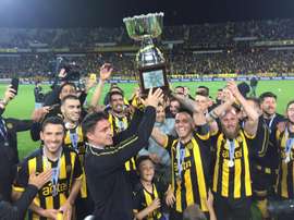 El 'Cebolla' Rodríguez levantó el título. Peñarol
