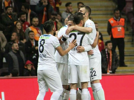 David pudo con Goliath. Twitter/Akhisarspor