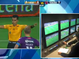 El VAR se estrenó a lo grande. Captura