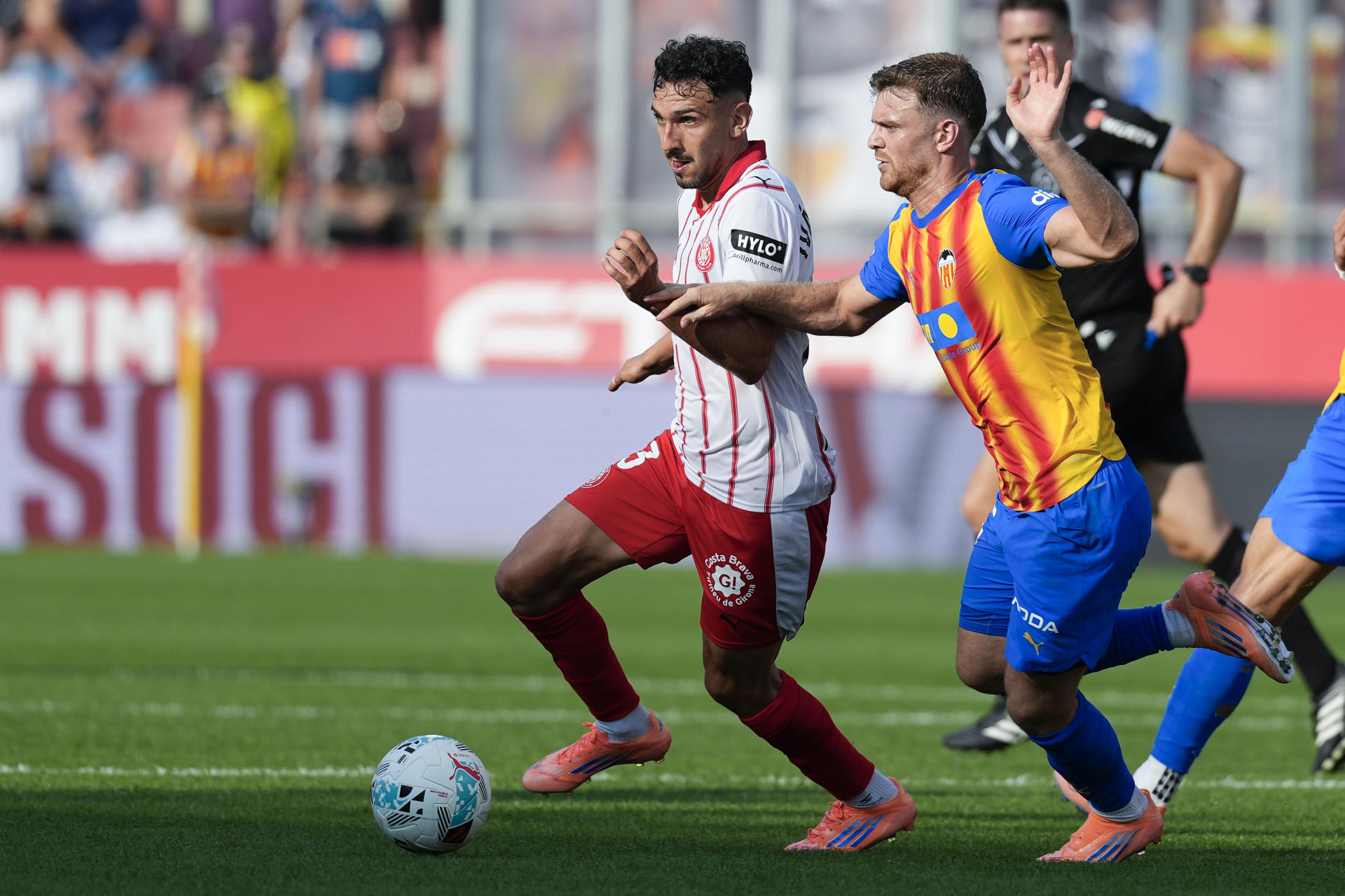 El Girona, el equipo con más expulsiones de las cinco grandes ligas