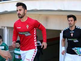 El centrocampista Javi Saura, en un partido con el Murcia. LaSegundaB