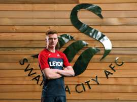Sam Clucas, nuevo jugador del Swansea. SwanseaCityAFC