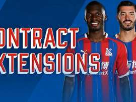 Crystal Palace a prolongé Benteke et Tomkins. Twitter/CPFC