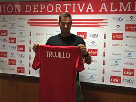 El defensa Ángel Trujillo, en su presentación como nuevo jugador del Almería. UDAlmería