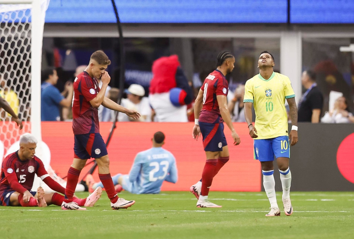 Costa Rica eclipsou a estreia do Brasil com um exercício de resistência