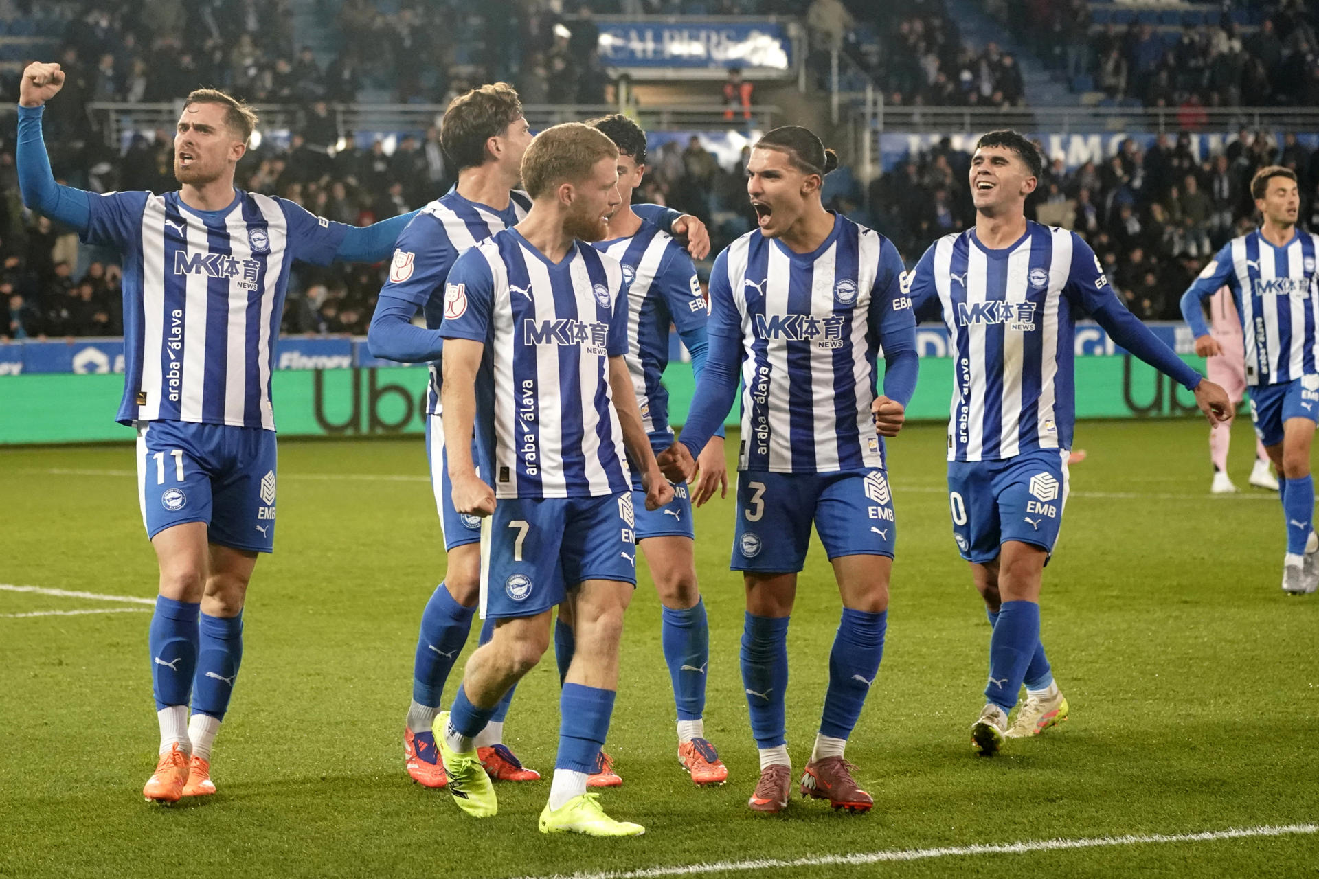 El Alavés pone otra piedra en la mochila del Sevilla
