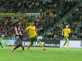 El delantero del Athletic Club de Bilbao, Iñaki Williams, en una de las pocas ocasiones que tuvo ante el Zilina, antes de volverse a lesionar. Twitter