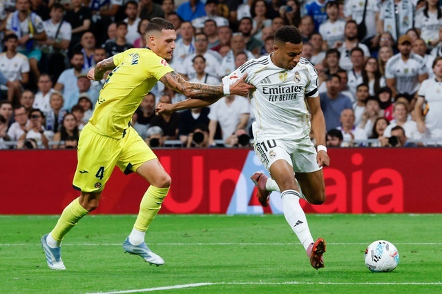 Mbappé sofre entorse no tornozelo