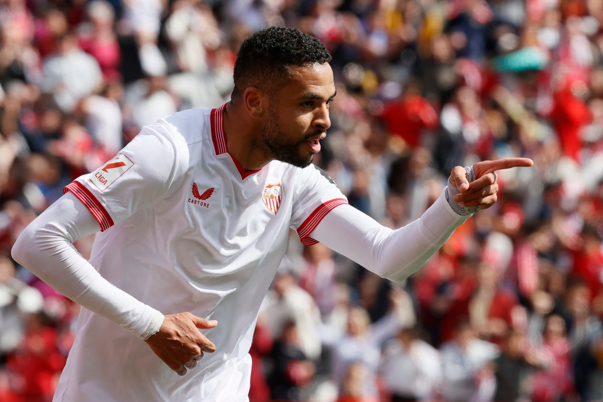 En-Nesyri se convierte en el quinto máximo goleador del Sevilla FC en el siglo XXI entre rumores de salida