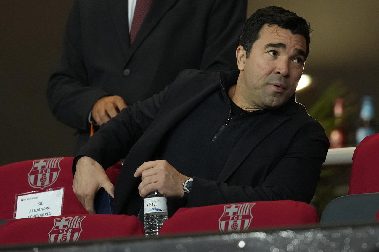 Barcelona's Deco pushes to sign Al Ahly forward Hamza Abdelkarim
