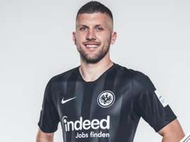 renovação de Ante Rebic até 2022. Eintracht