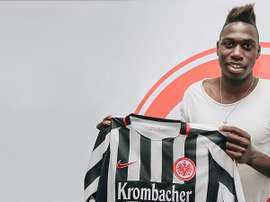 El lateral Da Costa ha firmado por el Eintracht de Frankfurt hasta 2021. Eintracht