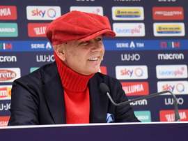 Mihajlovic trava uma batalha contra a leucemia. Twitter/BolognaFC1909en