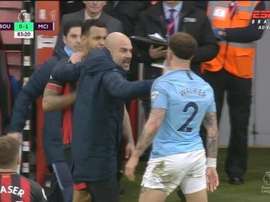 Guardiola n'a pas hésité à disputer Walker, quia fait déjà un jaune. Capture/ESPNBRASIL