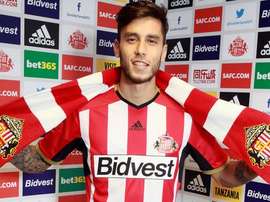 El futbolista argentino, Ricky Álvarez, en su presentación como jugador del Sunderland. Twitter