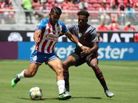 Chivas claudicó ante el Benfica por 3-0. Twitter/Chivas
