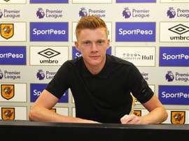 Sam Clucas estuvo a punto de dejar el fútbol por 'bajito'. HullCityTigers
