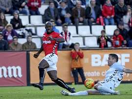El futbolista del Nàstic Emana, en una acción del partido ante el Llagostera. Twitter