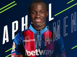 Raphael Dwamena ya ha firmado su contrato con el Levante. Twitter/LevanteUD