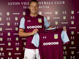 John Terry já não é jogador do Aston Villa. Twitter/AstonVilla