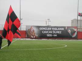 El Gençlerbirligi homenajeó a su presidente fallecido. Kirmizikara