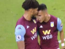 Things got heated between El Ghazi and Mings at Villa Park. Captura/SkySports