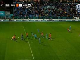 Cvitavenich aprovechó la confusión para sacar la falta. Captura/FOXSports