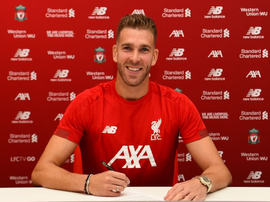 Adrián San Miguel assina com o Liverpool. LiverpoolFC