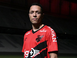 Adriano ya es de Athletico Paranaense. AthleticoPR