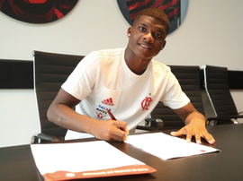Lincoln selló su renovación con Flamengo. Lincoln