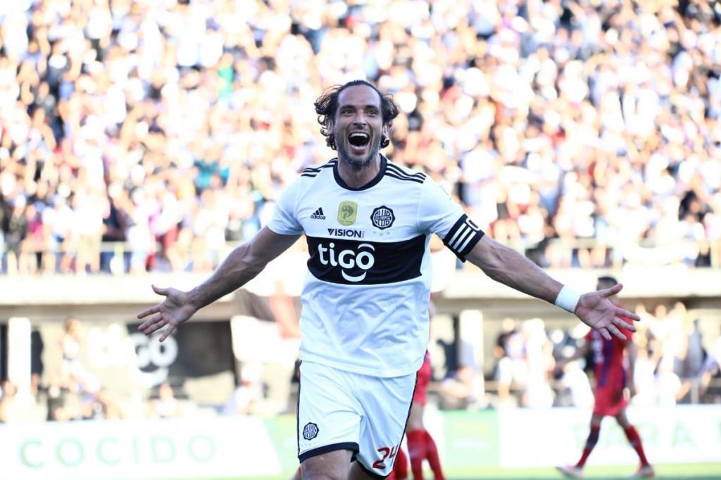Roque Santa Cruz vuelve a dar tres puntos a Olimpia
